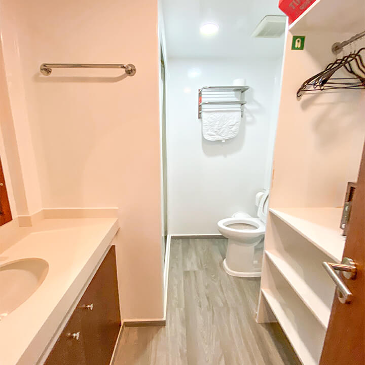 tip-top-v-guest-accommodation-bathroom-05-720x720px
